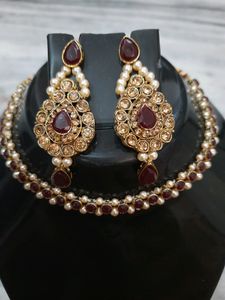 Maroon Set With Mangtika