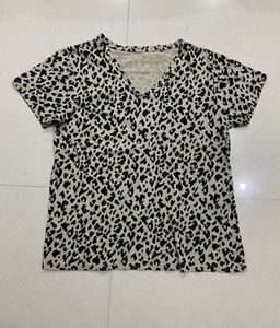 Animal Print V-Neck T-shirt