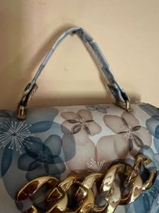 FLOWER PRINT SLING BAG