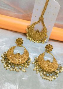 Set Of Earring And Mangtika