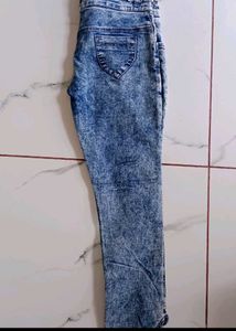 Blue Ripped Denim With Lower Ankle pattern
