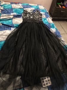 Elegant Black Lace & Tulle Formal Gown