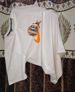 Nike T-shirt WITH FREE GIFT 🎁🎁💯