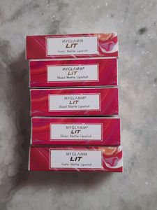 Myglamm Lit Moist & Satin Matte Lipstick 1
