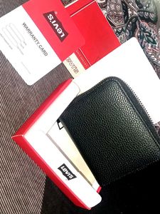 Levi&#39;s Men&#39;s Wallet - New in Box