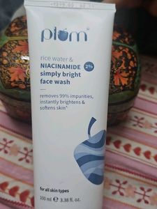 Plum Rice Water & Niacinamide Face Wash