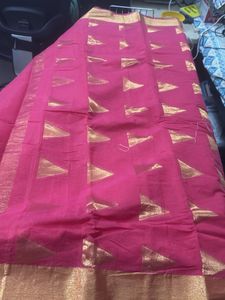 Pink &amp; Gold Triangle Pattern Saree