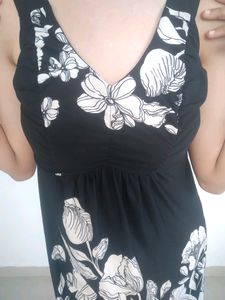 So Nicely New  Flower Printed Black Dress ... Unus