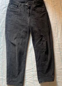 Black High-Waisted Straight Fit Jeans