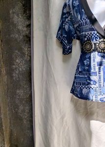 611210. Retro Print Top