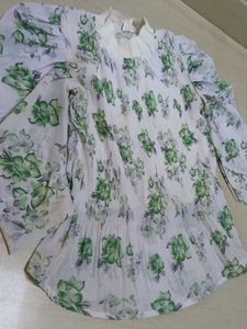 🌸 Stylish Floral Top + Stretchable Jeans Combo