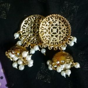 Golden Jhumka With Mangtika Set