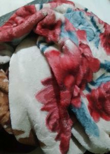Floral Fleece Blanket - Cozy & Soft