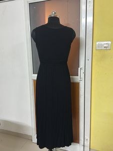 Elegant Black Midi Dress