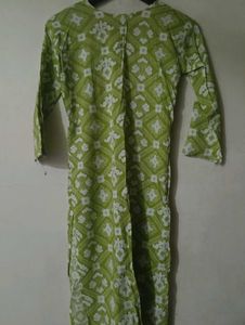 Green Embroidered Cotton Kurta
