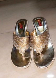 It Has 42 Size Brad New Heels