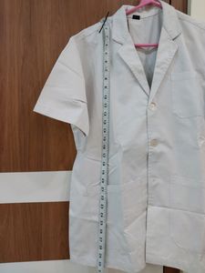 White Apron /Lab Coat With Collar And Pockets