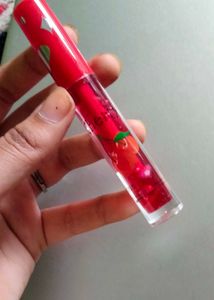 lip gloss translucent