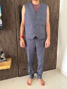 Men&#39;s Gray Suit