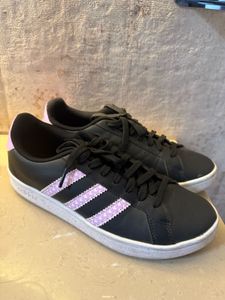 Adidas Sneakers With Side Detailing