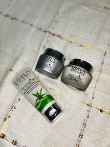 Lotus Herbals White glow Day And Night Pack