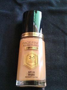 Max Factor 3 In 1 Foundation