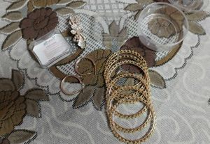 Earrings 💕 Bangles🌷 hairclip💗(Unused)