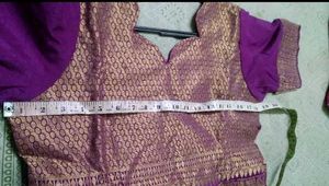 Ethnic gown with lining