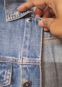 DENIM JACKET FOR THE STYLE AND FASHION..