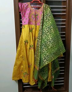 Ethnic gown With Zari Dupatta