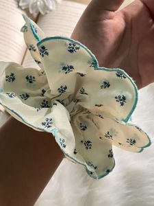 Pinteresty Scrunchie