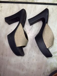 Chic Black &amp; Gold Heels