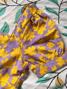 🌼New Bright Yellow Floral Top🌼