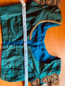 PRICE DROPPED↘️ 💚Emerald Green Embroidered Blouse