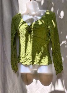 521210. Green Crinkle Top