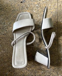 Zudio White Flats