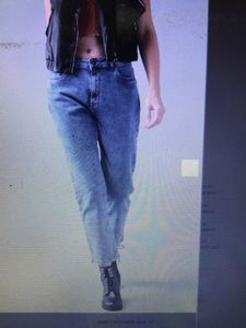 Women Blue Relaxed Boyfriend Fit Light Fade Strechable Jeans