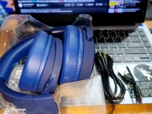 Triggr Blue Wireless Headphones
