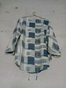 4xl .bust 48. Length 28. Full Sleeves