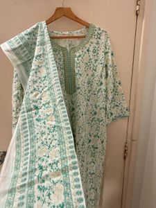 Floral Kurta dupatta set ( pants not included)