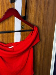 h&amp;m Red off shoulder top