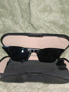 Cat eye sunglasses with UV lens