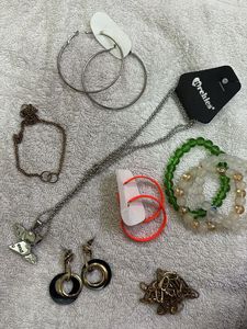 Bundle of 9 jewellery pieces