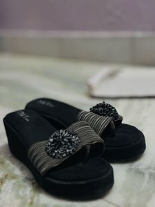 Chic Black Wedge Platform Slides