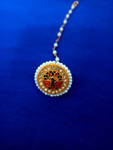 Traditional Indian Maangtik And 4 Rubber Band