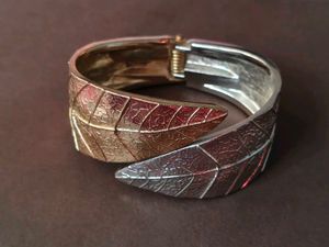 fancy Two Tone Leaf Kada