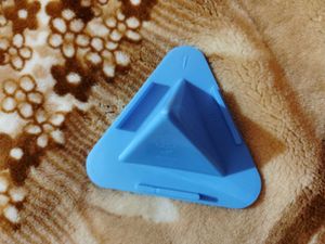 Pyramid Stand Mobile Holder Blue