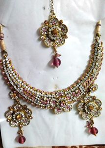 Beautiful Necklace For Party Wear Looks Stunning