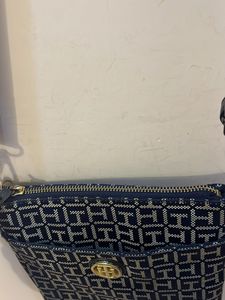 Tommy  hilfiger sling bag