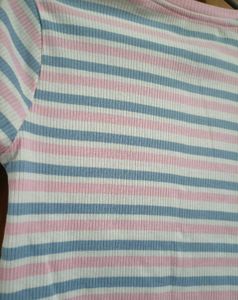 Round Neck Fitted T-shirt